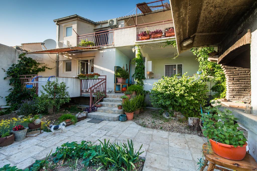Garden Apartments Komiža Exterior foto